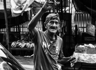 Czy w maszynce do mięsa można zmielić suchą bułkę?