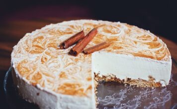 Czy do sernika można dodać proszek do pieczenia?